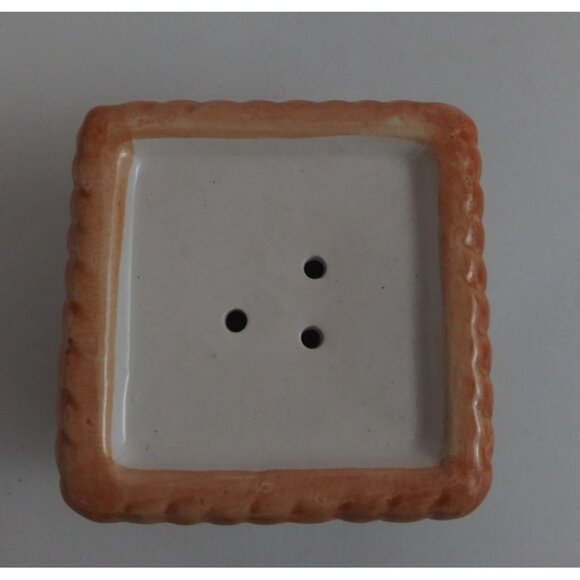 Vintage Basket Of Strawberries Salt & Pepper Shakers - Picture 7 of 11